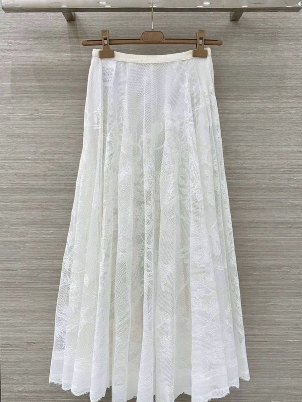 Dior Elegant White Lace A-Line Skirt - Picture 5 of 6